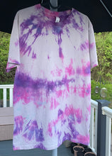 Load image into Gallery viewer, Tshirt - Tie Dye