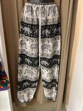 Load image into Gallery viewer, .Trousers