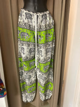 Load image into Gallery viewer, .Trousers
