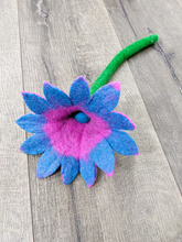 Load image into Gallery viewer, Felt - Flower

