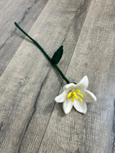 Load image into Gallery viewer, Felt - Flower

